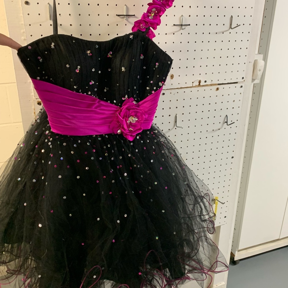 Size 5/6 Mori Lee homecoming/prom dress.